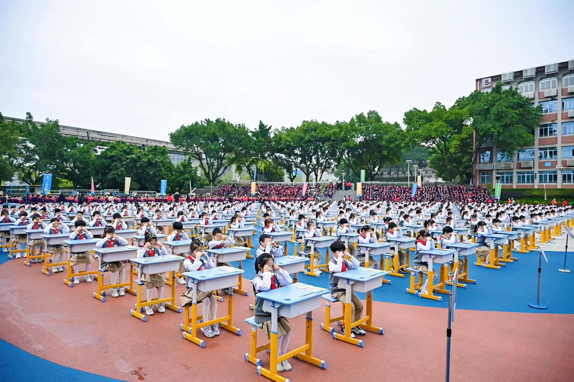 把眼保健操搬上运动会赛场,渝北实验小学让近视防控成为必修课



































上游新闻20小时前
